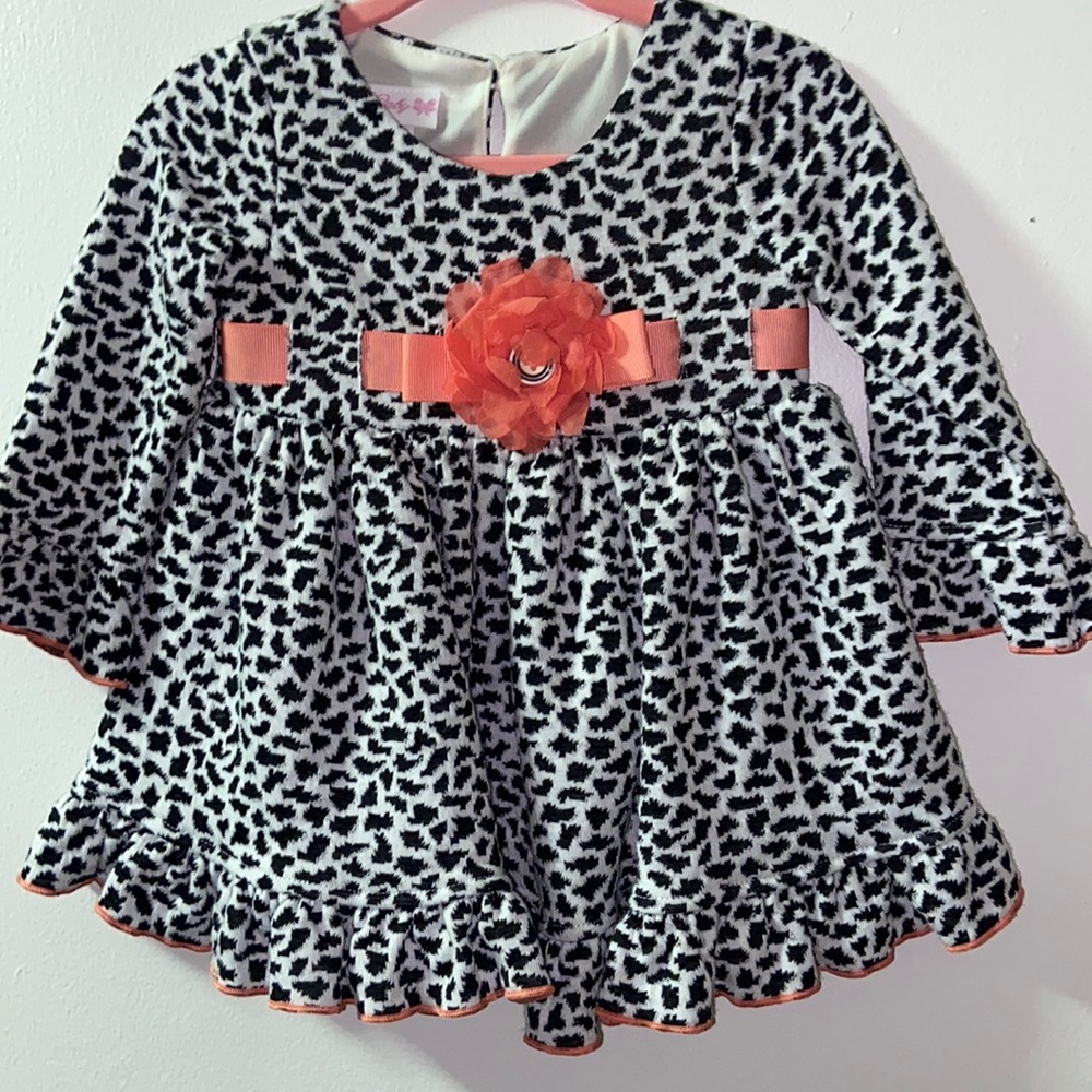Fancy printed Bonnie Baby top. Peach flower band.